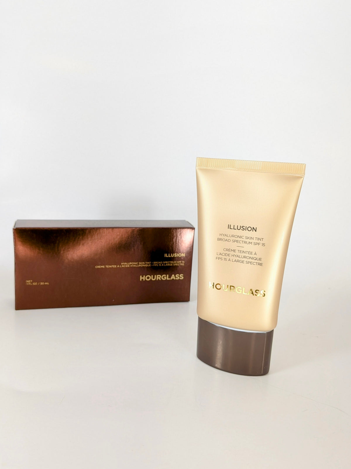 HOURGLASS - Illusion Hyaluronic Skin Tint SPF15