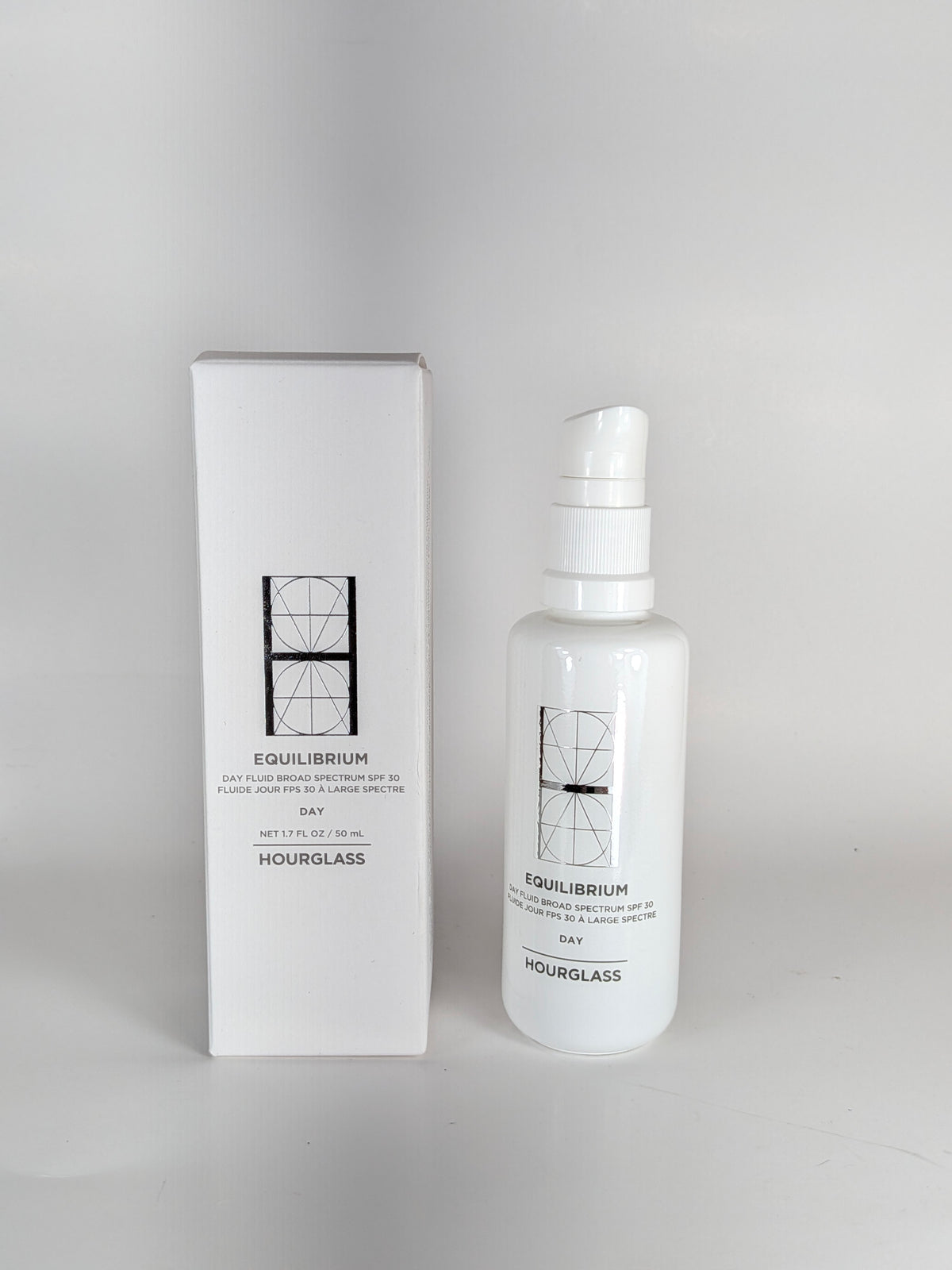HOURGLASS - Equilibrium Day Fluid Spectrum SPF 30